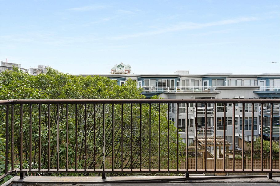 204 127 E 4th Street North Vancouver, BC - 21