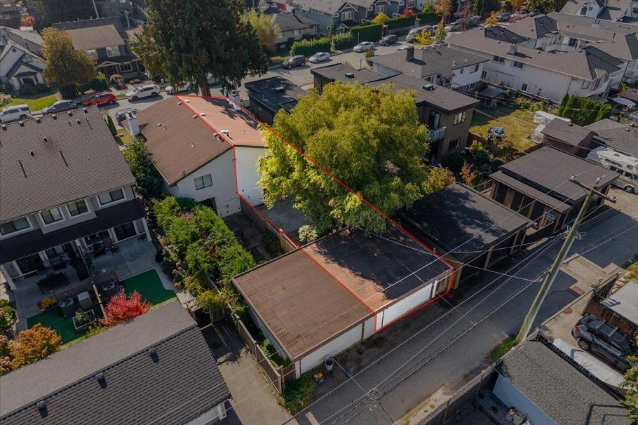 240 E 18th Street North Vancouver, BC - 31