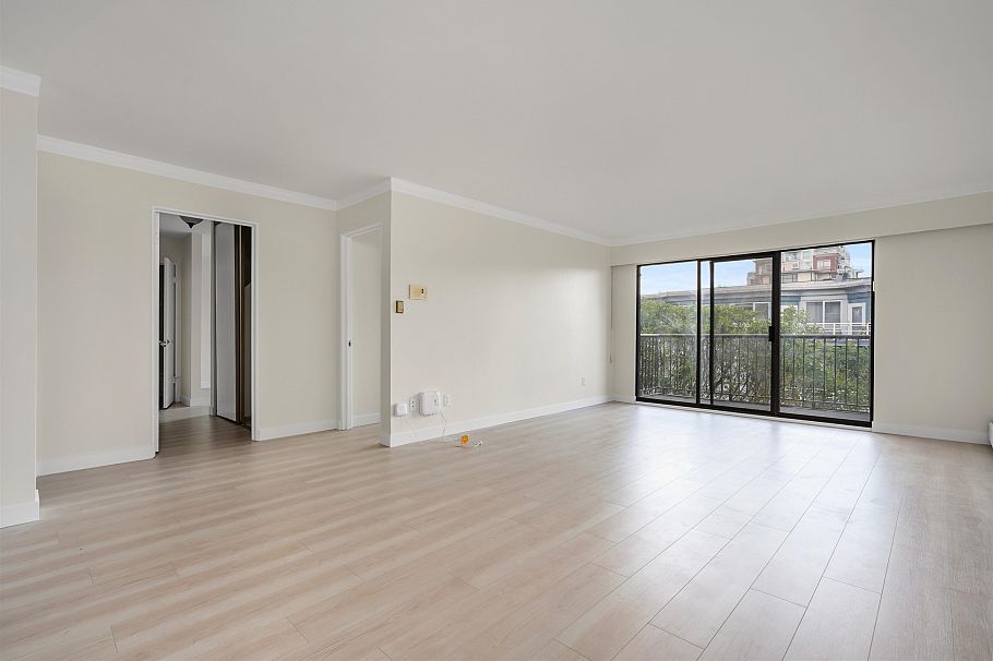 204 127 E 4th Street North Vancouver, BC - 11