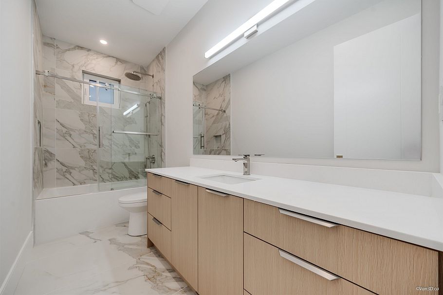 971 Adderley Street North Vancouver, BC - 23