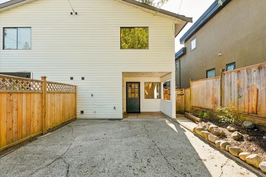 240 E 18th Street North Vancouver, BC - 26