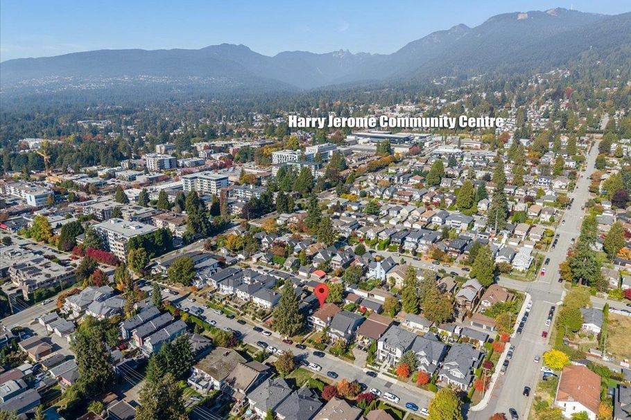 240 E 18th Street North Vancouver, BC - 32