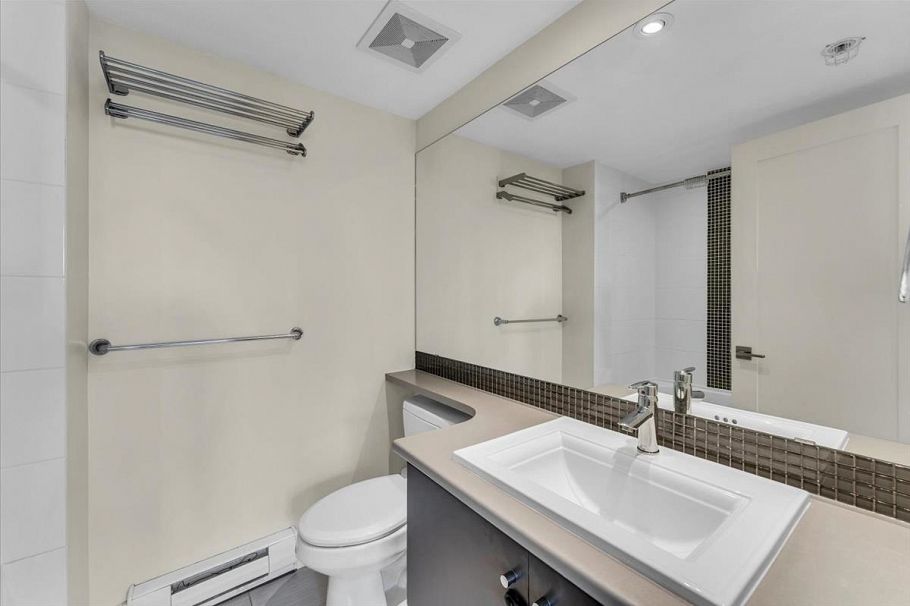 64 728 W 14th Street North Vancouver, BC - 17