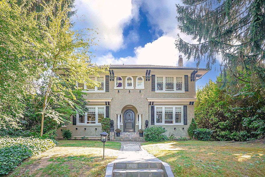 1564 W 26th Avenue Vancouver, BC - 1