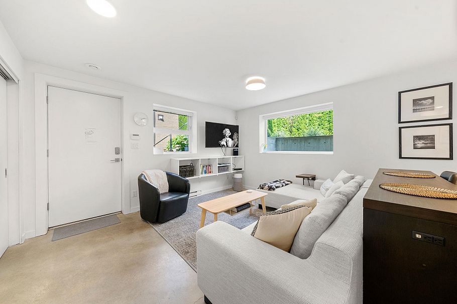 2025 Mackay Avenue North Vancouver, BC - 29