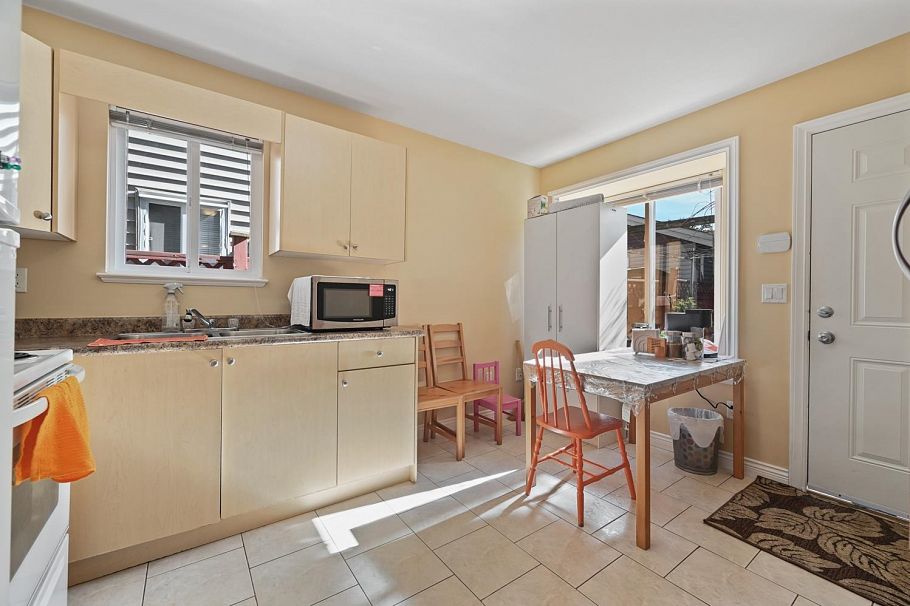 2410 E 19th Avenue Vancouver, BC - 13