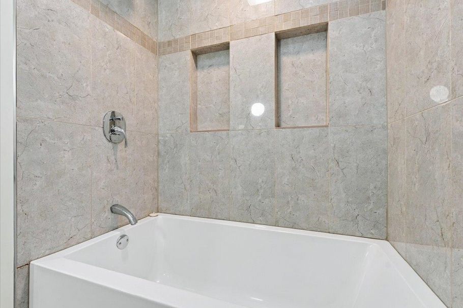 240 E 18th Street North Vancouver, BC - 22