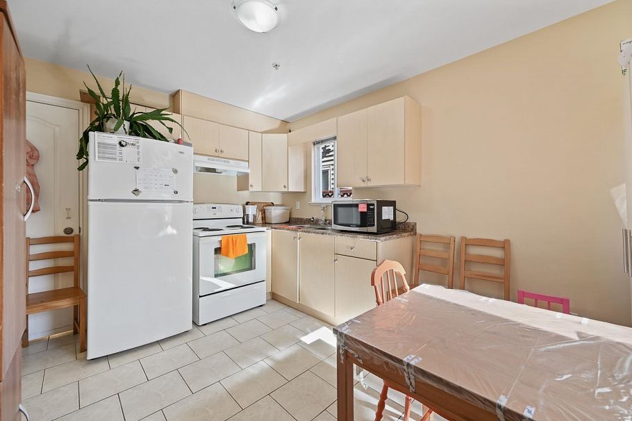 2410 E 19th Avenue Vancouver, BC - 12
