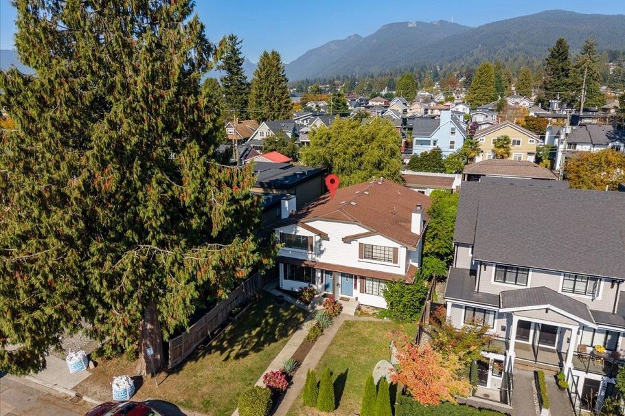 240 E 18th Street North Vancouver, BC - 30