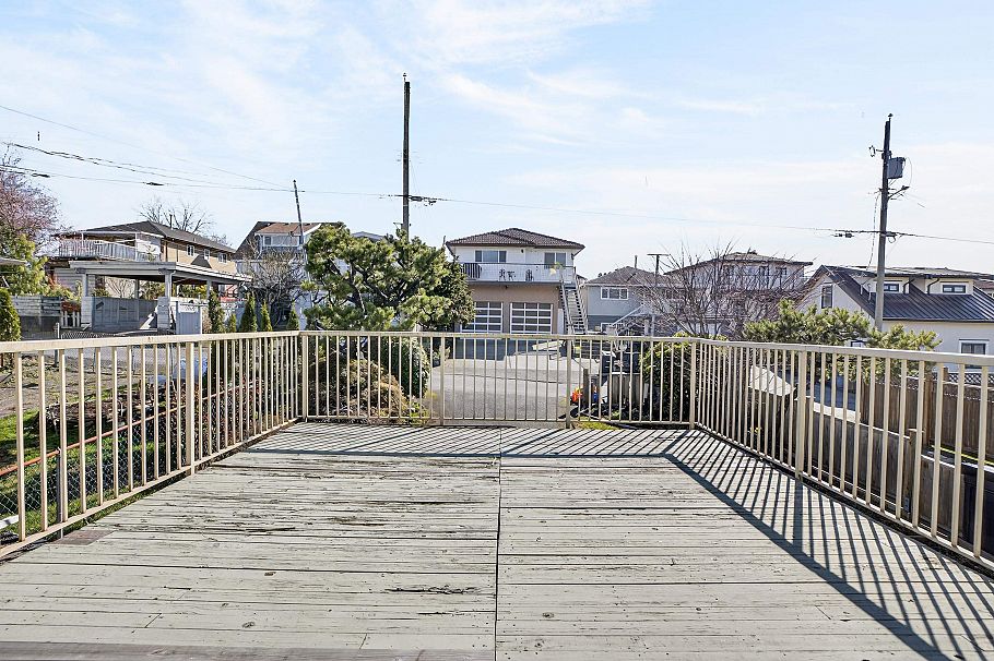 3180 E 3rd Avenue Vancouver, BC - 31