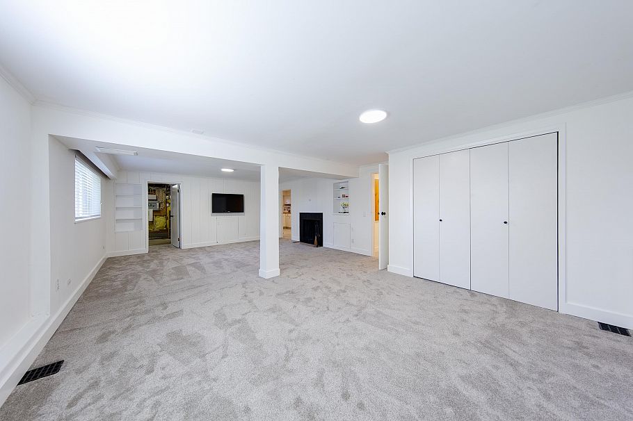 1243 Cloverley Street North Vancouver, BC - 36