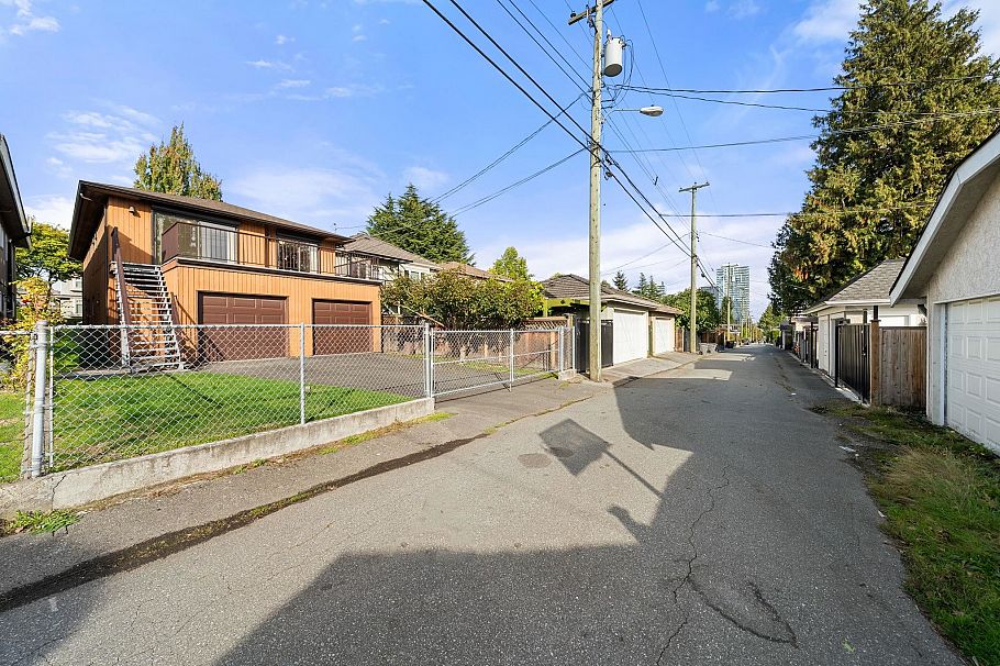 768 W. 66th Avenue Vancouver, BC - 40