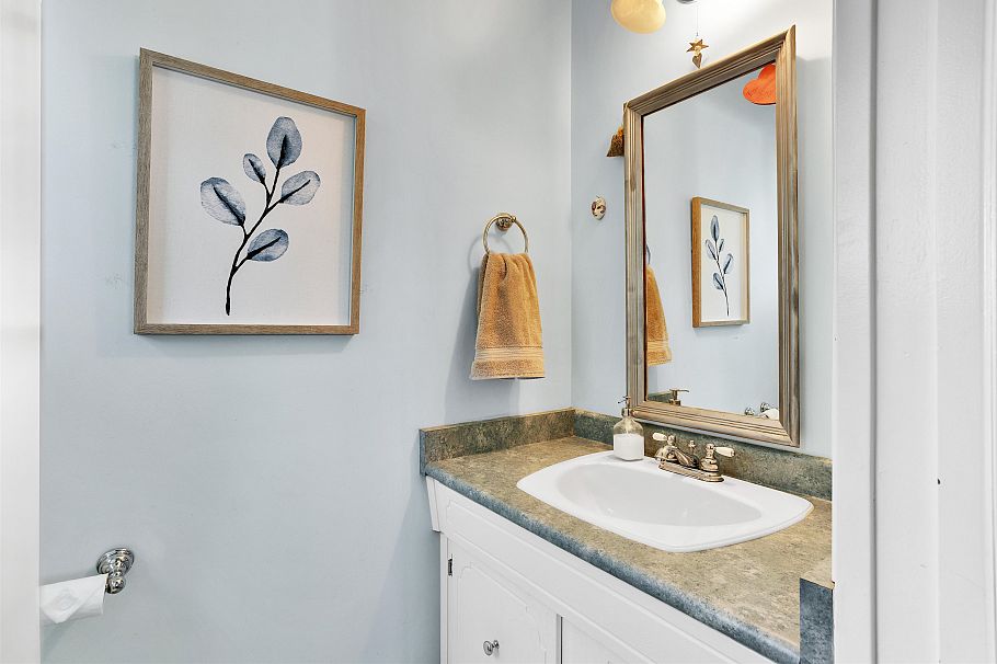 2412 E 40th Avenue Vancouver, BC - 17