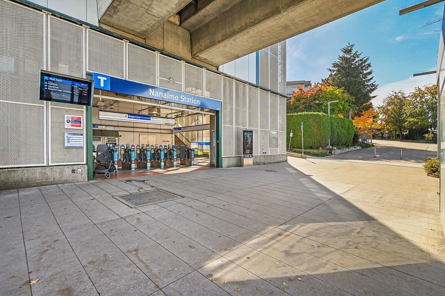 2410 E 19th Avenue Vancouver, BC - 40