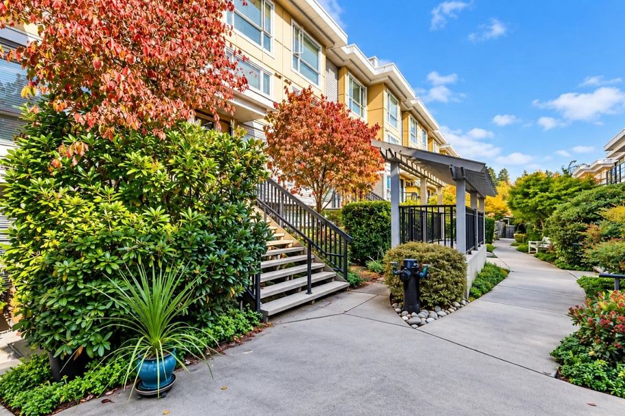 64 728 W 14th Street North Vancouver, BC - 1