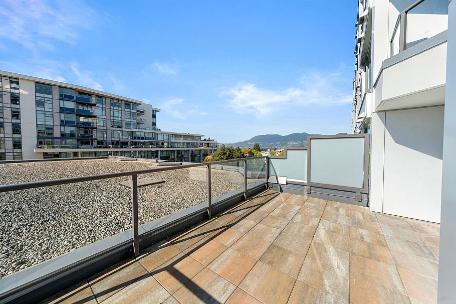 703 2201 Pine Street Vancouver, BC - 3