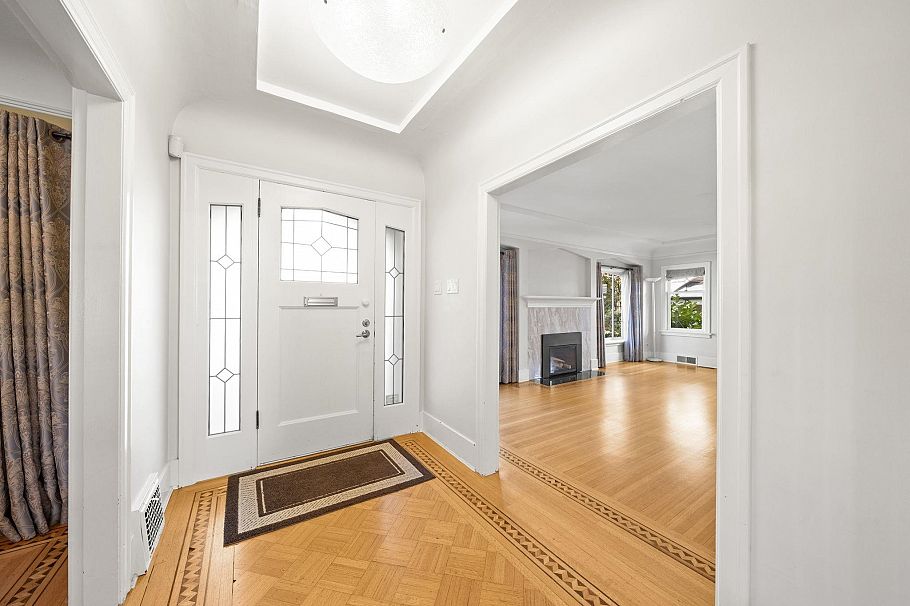 2896 W 38th Avenue Vancouver, BC - 3