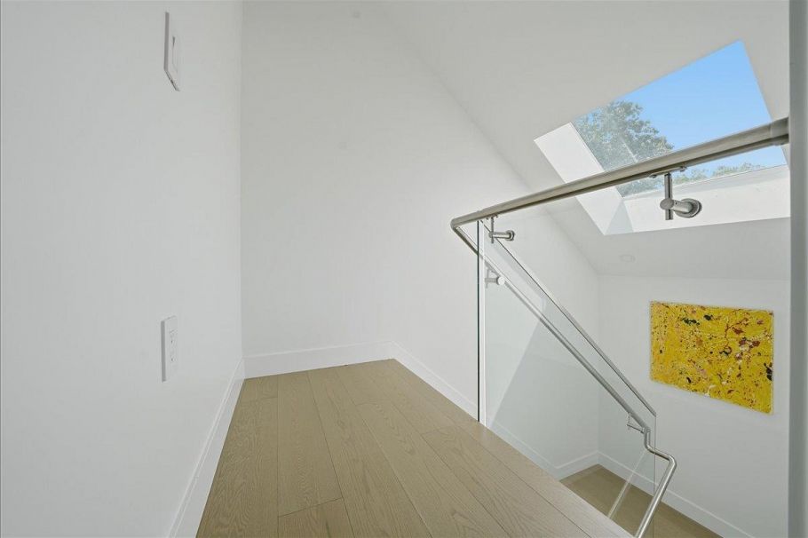 2137 E 2nd Avenue Vancouver, BC - 22