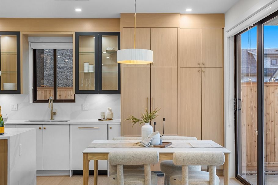2 165 E 45th Avenue Vancouver, BC - 5