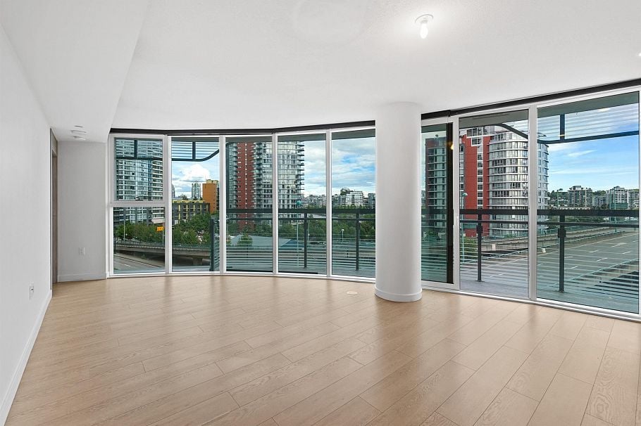 684 87 Nelson Street Vancouver, BC - 2