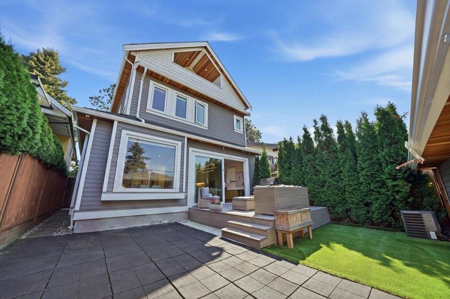 2137 E 2nd Avenue Vancouver, BC - 2