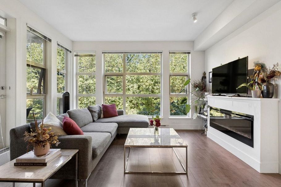 316 3602 Aldercrest Drive North Vancouver, BC - 2