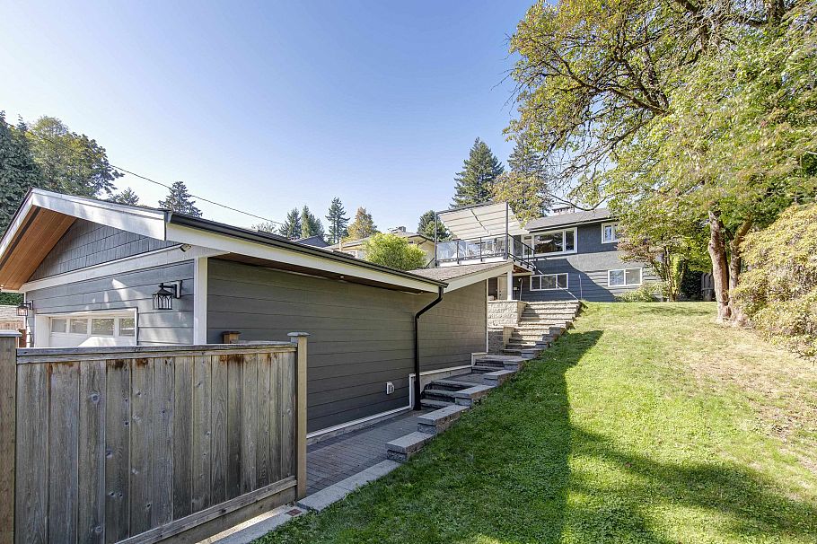 1243 Cloverley Street North Vancouver, BC - 39
