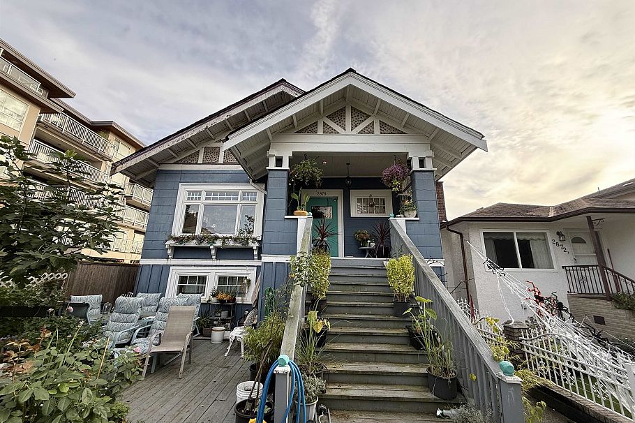 2878 E 2nd Avenue Vancouver, BC - 1