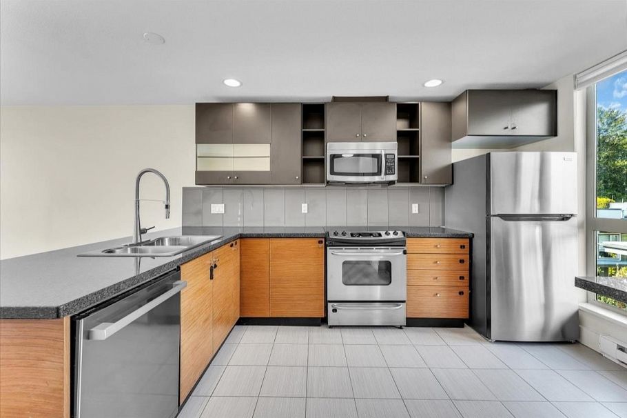 64 728 W 14th Street North Vancouver, BC - 12