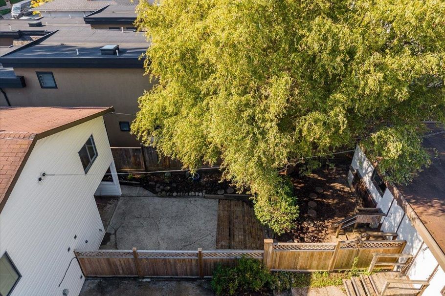 240 E 18th Street North Vancouver, BC - 27