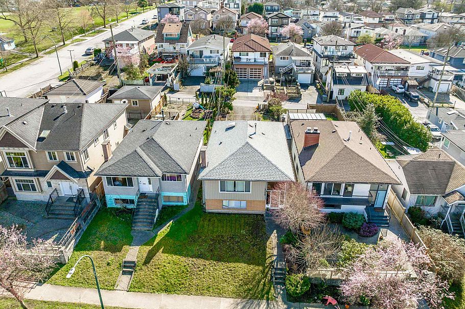 3180 E 3rd Avenue Vancouver, BC - 36