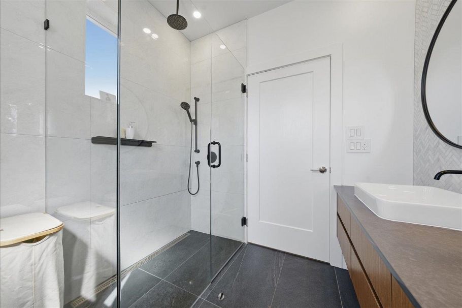 2137 E 2nd Avenue Vancouver, BC - 18