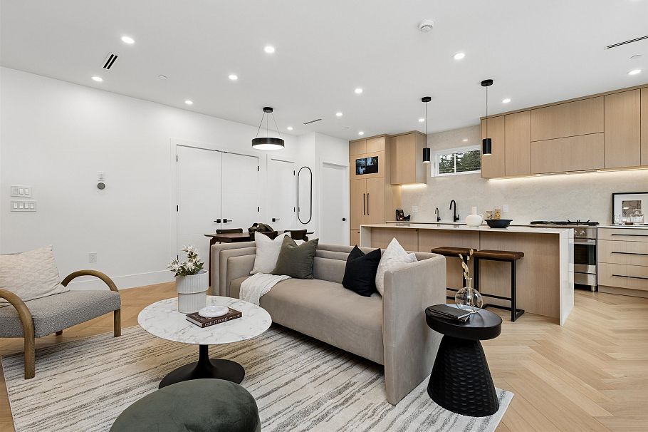1 3639 E 46th Avenue Vancouver, BC - 14