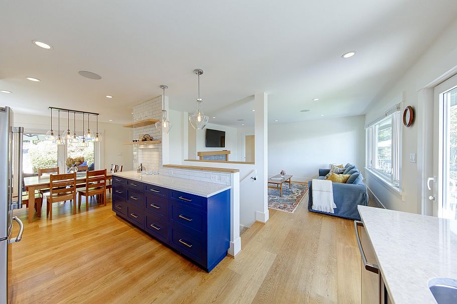 1243 Cloverley Street North Vancouver, BC - 20