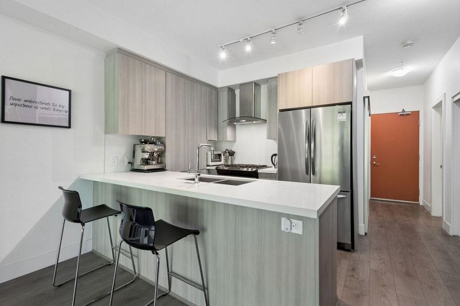 316 3602 Aldercrest Drive North Vancouver, BC - 8
