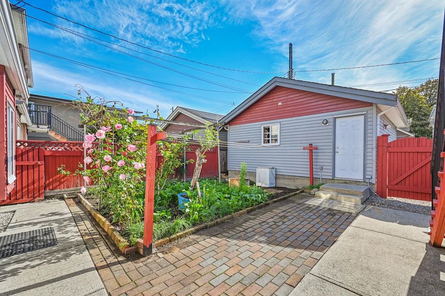 2410 E 19th Avenue Vancouver, BC - 31