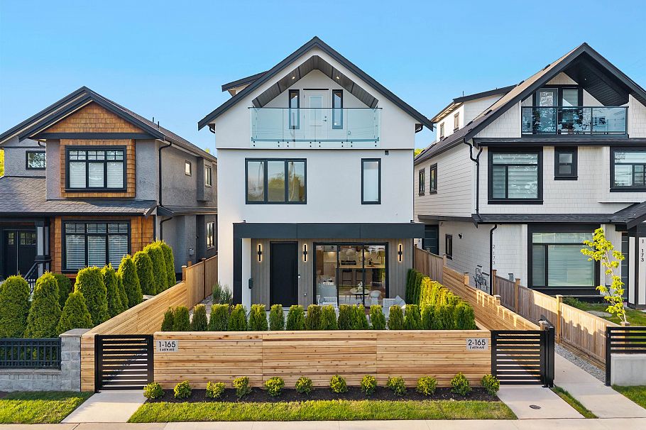 1 165 E 45th Avenue Vancouver, BC - 1