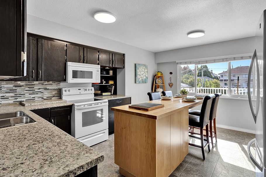 2412 E 40th Avenue Vancouver, BC - 12