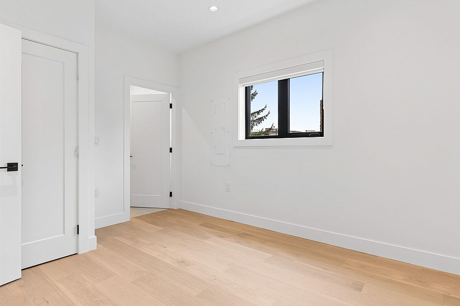 2 1986 E 8th Avenue Vancouver, BC - 19