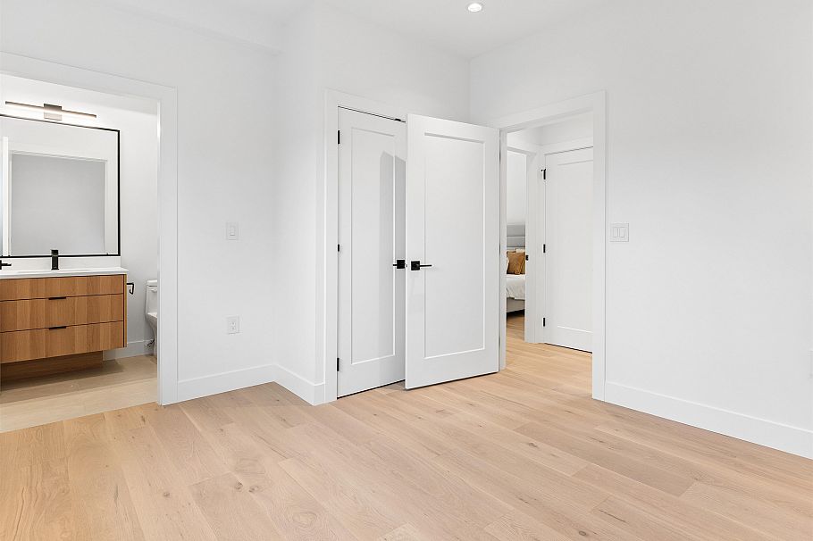 1 1986 E 8th Avenue Vancouver, BC - 12
