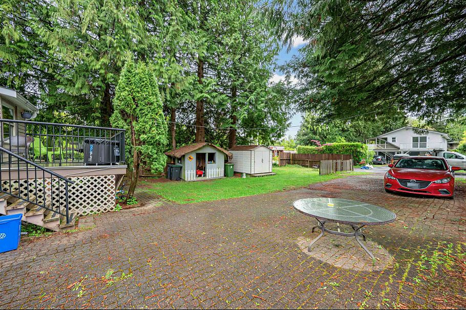 1095 E 29th Street North Vancouver, BC - 30