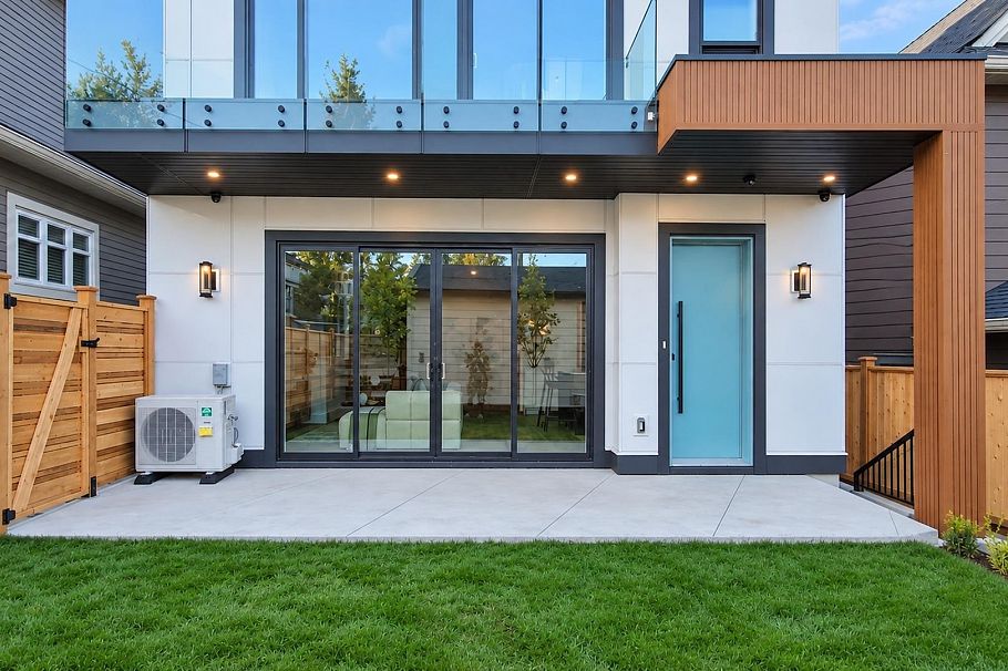 2 746 E 12th Avenue Vancouver, BC - 2