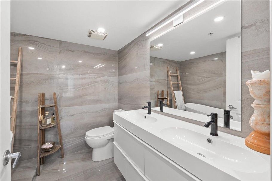 708 188 E Esplanade North Vancouver, BC - 19