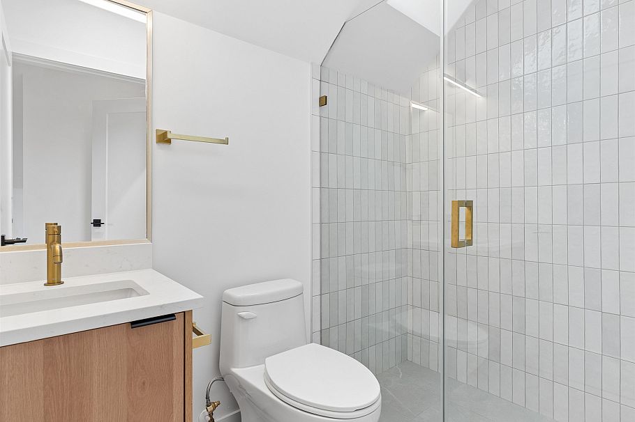 2 1986 E 8th Avenue Vancouver, BC - 29