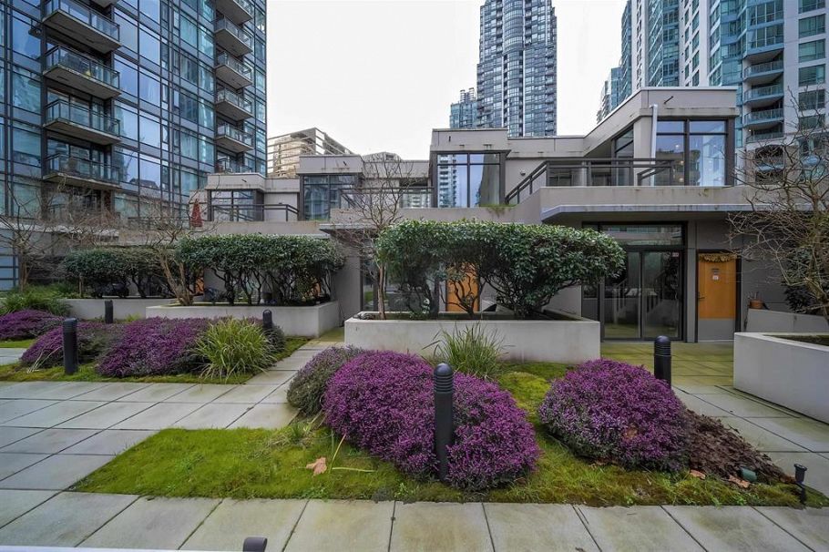 303 1211 Melville Street Vancouver, BC - 29