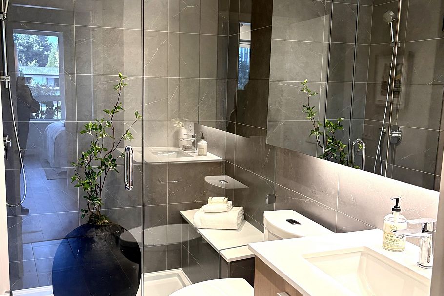 401 110 E 17th Street North Vancouver, BC - 5