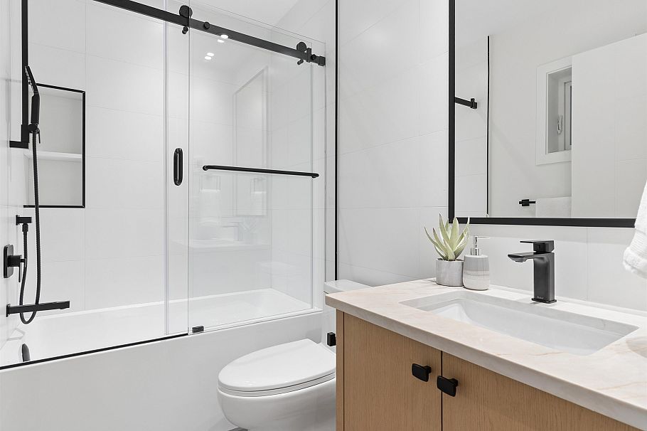 2 2541 E 2nd Avenue Vancouver, BC - 15