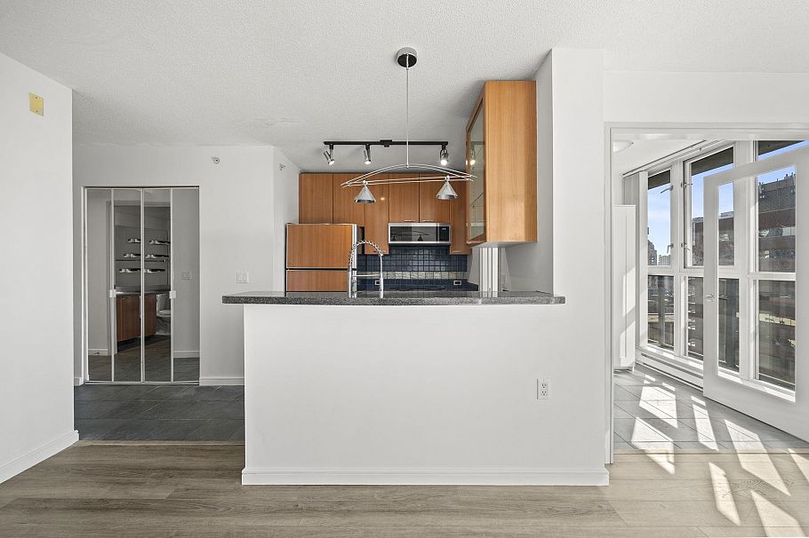 1807 1068 Hornby Street Vancouver, BC - 13