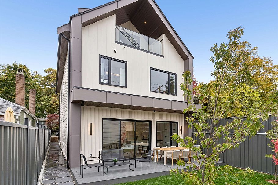 2 1986 E 8th Avenue Vancouver, BC - 32