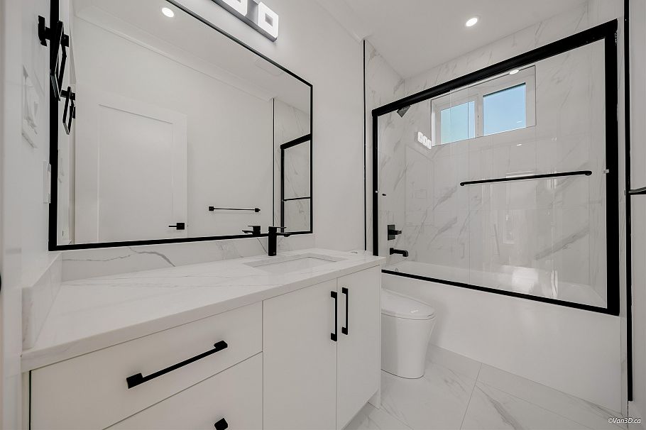 2995 E 17th Avenue Vancouver, BC - 10